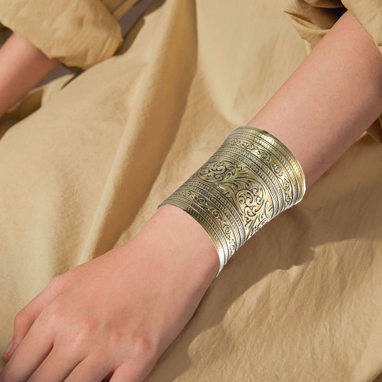 SONNYX 2 PCS Cuff Bracelets for Women Vintage Ethnic Wide Open Chunky Gold Sliver Wrist Cuff Warp Bracelets for Cosplay or Belly Dance GOLD 2