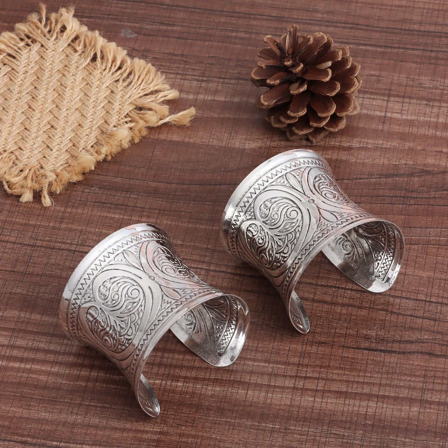 SONNYX 2 PCS Cuff Bracelets for Women Vintage Ethnic Wide Open Chunky Gold Sliver Wrist Cuff Warp Bracelets for Cosplay or Belly Dance GOLD 2